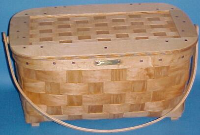 Picnic Basket - Matted Lid & Wooden Handle